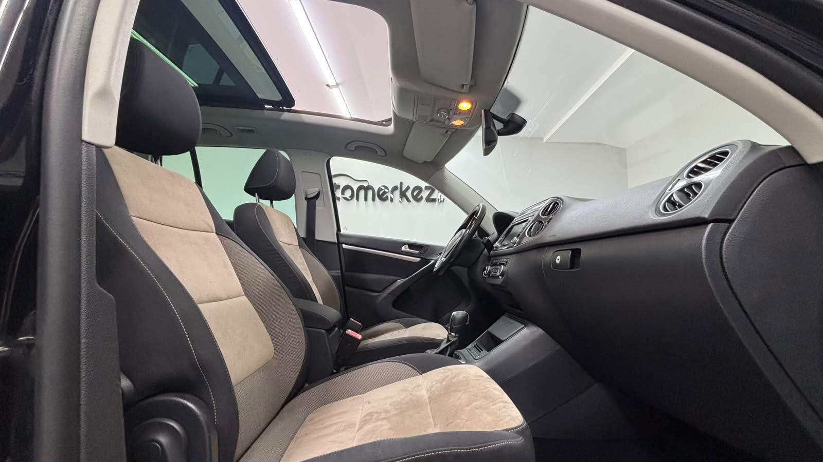VOLKSWAGEN TIGUAN 19